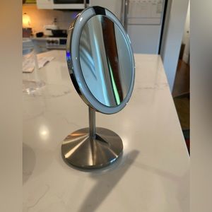 Simple human 10xs mirror (5”x12”) with travel case and charger